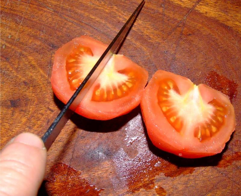tomates coupées en deux