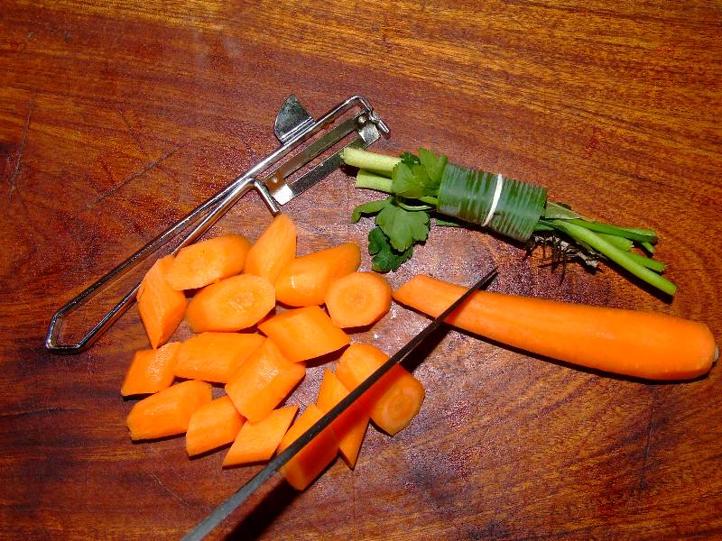 tronçons de carottes et bouquet garni