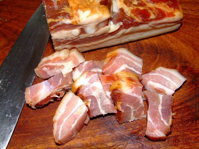 poitrine de porc fumée coupée en lardons