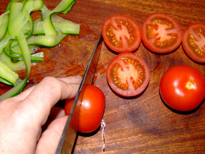 courgette émincées et tomates coupées en deux