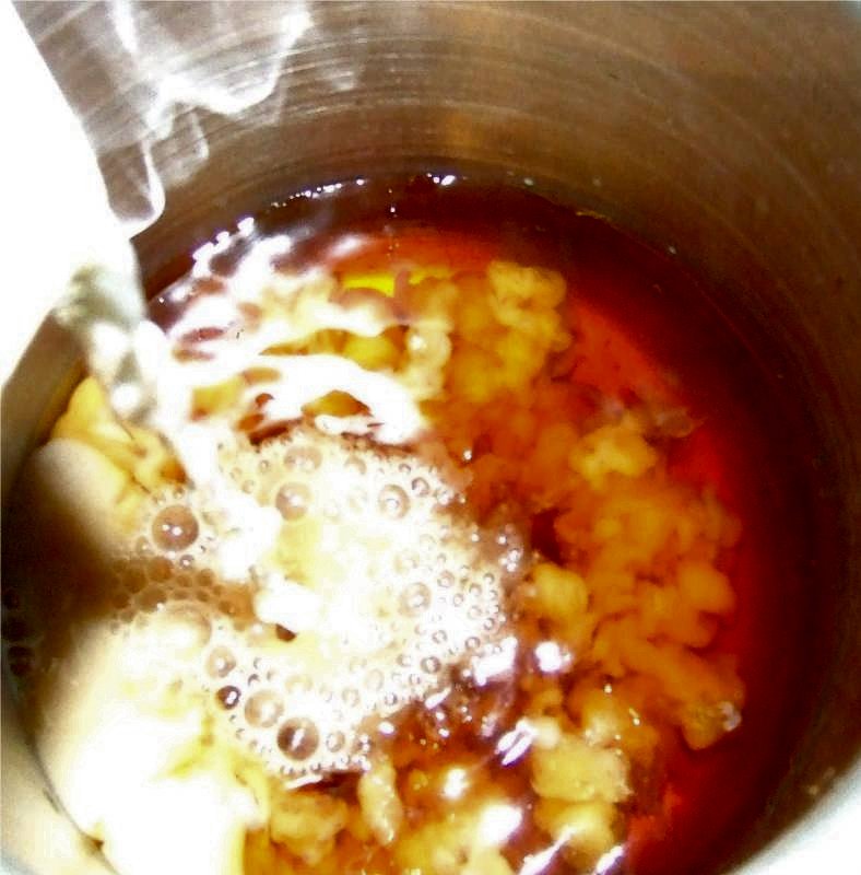 mélange d'eau de trempage des cèpes avec le lait