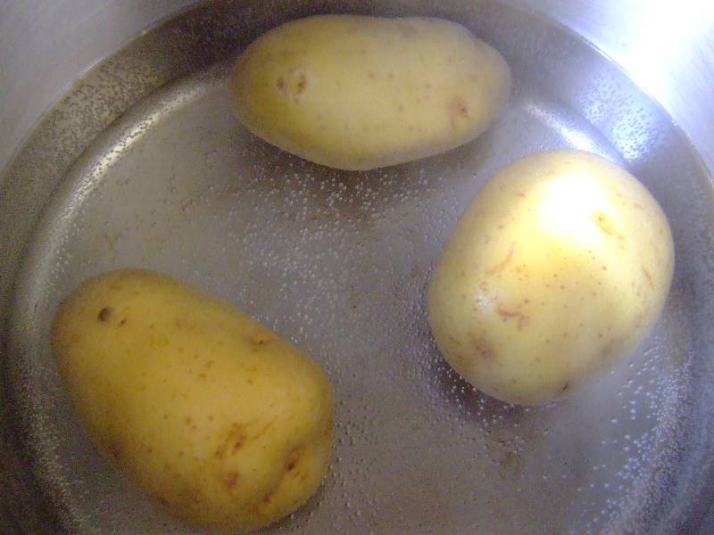 pommes de terre à l'eau bouillante
