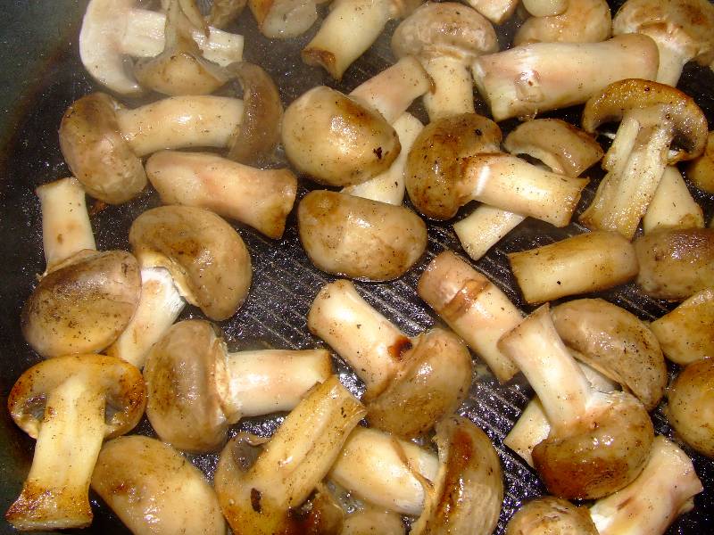 champignons de paris dorés à la poêle