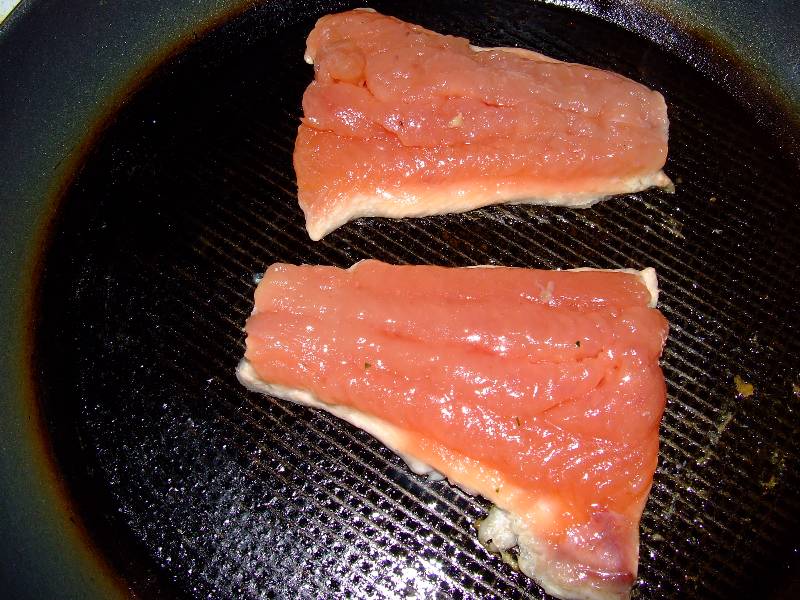 cuisson des filets de saumon côté peau