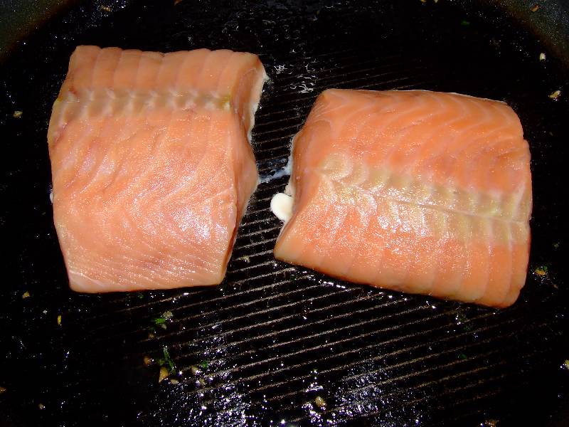 cuisson des pavés de saumon à la poêle